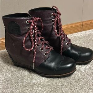 Sorel Lexie Premium PDX Burgundy/Black Wedge Boots, 9.5, NL2174